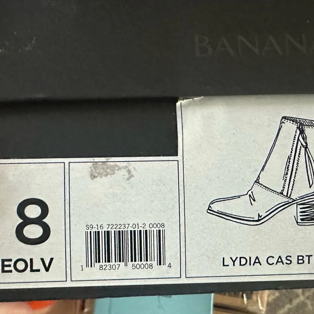 NEW Women's Banana Republic Lydia Ankle Boots size 8